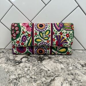 VERA BRADLEY Retired Viva La Vera Floral Women's Quilted Wallet